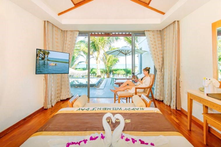 02-Bed Room Beach Front Bungalow